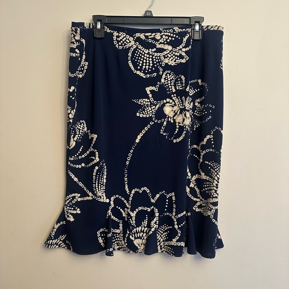 Express Navy Blue Floral Print Flounce Hem Skirt Size L - Picture 4 of 4